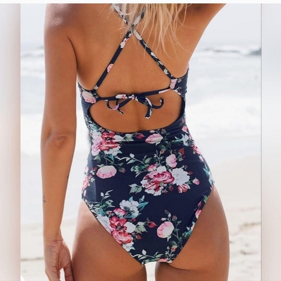 NWT CUPSHE Tummy Control One Piece with keyhole | L - Picture 4 of 5